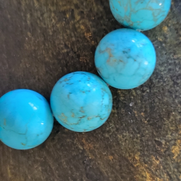 Blue Howlite 14mm Bead Stretch Bracelet With Silver Flower Dangle Charm - Picture 4 of 7